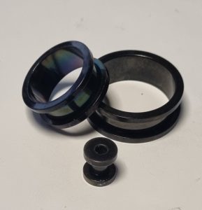 Titanium Tunnel Solid Black ( G23 Titanium ) Titanium Screw-fit Tunnel geanodiseerd G23 Titanium