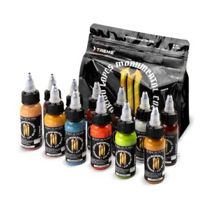 XTreme Ink - RODRIGO LOPES MONUMENTAL COLOR SET 12x30ML XTREME INK Dankzij de ruime ervaring in het ontwerpen en produceren van tattoo-pigmenten, maakt Xtreme inkt van superieure kwaliteit die veiliger is voor de gebruiker en het milieu. Xtreme Ink is ontwikkeld in overeenstemming met de nieuwste REACH- regelgeving van de Europese Unie. REACH-COMPLIANTE FORMULE De missie van Xtreme Ink is eenvoudig: er alles aan doen om het bereik, de efficiëntie en de veiligheid van de tattoo-industrie te verbeteren. Dankzij hun ruime ervaring in het ontwerpen en produceren van tattoo-inkten, maken ze inkten van superieure kwaliteit die veiliger zijn voor klanten en het milieu. Xtreme Ink is ontwikkeld in overeenstemming met de nieuwste REACH- regelgeving van de Europese Unie. XTREME INK - WIJ LATEN INKT MEER DOEN Xtreme tattoo-inkten hebben een vlekkeloze applicatie, wat betekent dat hun viscositeit ervoor zorgt dat ze vanuit elke standaard tattoo-machine soepel en efficiënt in de huid doordringen. Hierdoor genezen tatoeages die met Xtreme zijn gezet veel sneller dan met andere pigmenten op de markt. DE BESTE INKT OP DE MARKT De kleuren van Xtreme Ink zijn ontworpen om een uitgebreid scala aan tinten te bieden, maar zijn ook uitstekend geschikt om te mengen voor nog meer kleurvariaties. Bovendien zijn ze veganistisch en niet op dieren getest. Kleuren in de set (12x30ml): Rode kers Terracotta Scharlaken oranje Oranje vlammen Gouden Magie Canela Stripverhaal-skin Radioactief Hagedis Rozemarijnblauw Espresso Witte Schaduw
